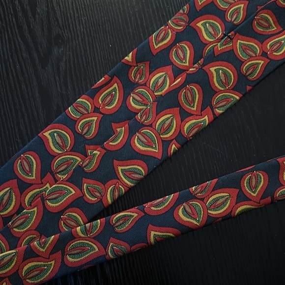 Burberry Silk Printed Vintage Tie - Picture 8 of 11